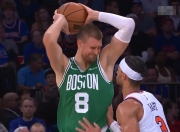 雷火电竞简介-凯尔特人鏖战尼克斯，戈贝尔扛起全队